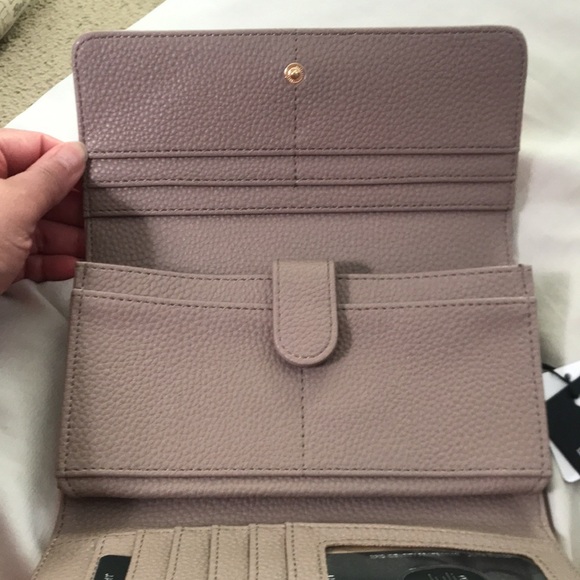 🌸NEW🌸 Julia Buxton RFID Reader Shield Flower Wallet - Picture 7 of 16